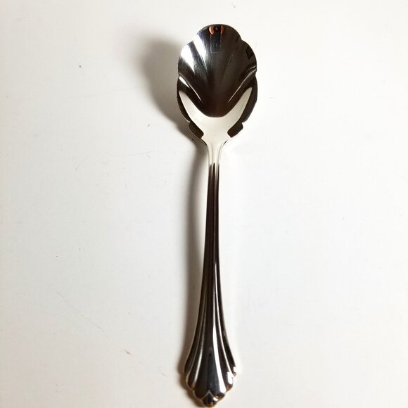The Oneida Serving Spoon, elegant and sophisticated, made in USA - Picture 1 of 8